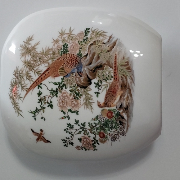Pheasants Oval Vase 7.5in.Hx7.5 in.W,Multi,Gold Trim on Rim&throughout scene - Picture 1 of 8